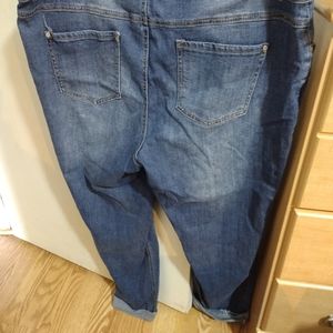 Women's denim capris